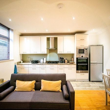 Stay With Serena Homes , One Bedroom Apartment Purley Buitenkant foto