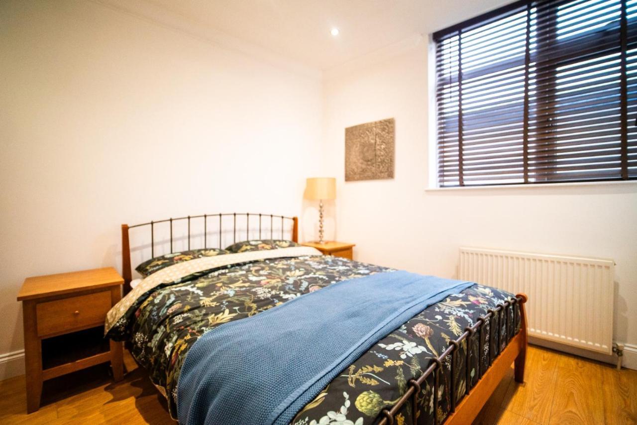 Stay With Serena Homes , One Bedroom Apartment Purley Buitenkant foto
